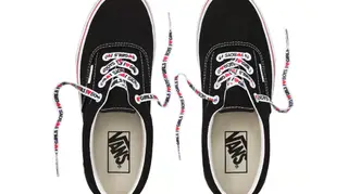This design features the 'I Heart Girls/Boys' slogan on the shoelaces.