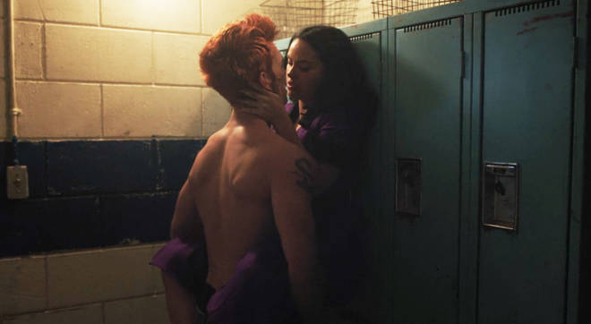 Veronica and Archie getting ready for some post-sex exposition in season 3 episode 5