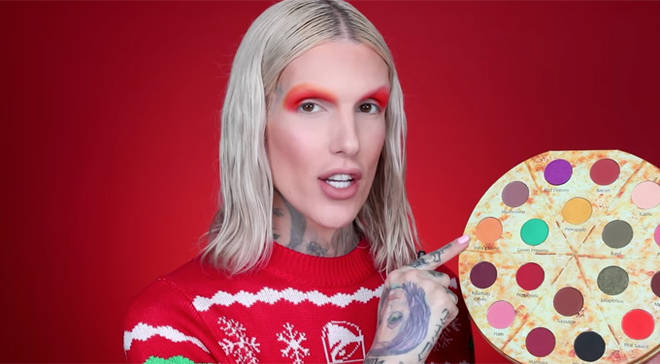 Jeffree Star reviewing a palette