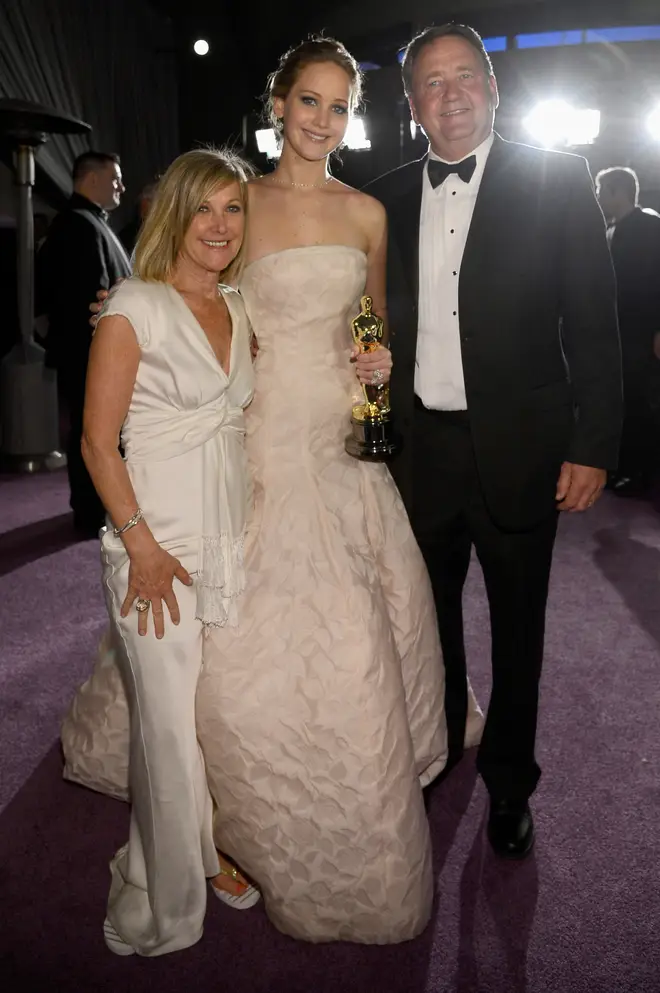 Jennifer Lawrence poses with her parents at the Oscars