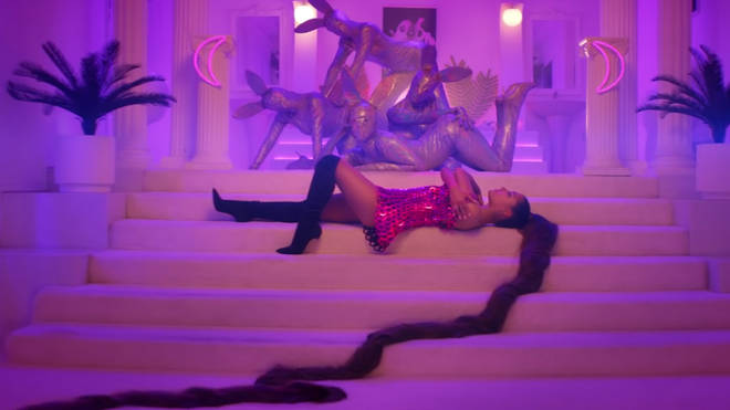Ariana Grande's '7 rings' video: 'Dangerous Woman'