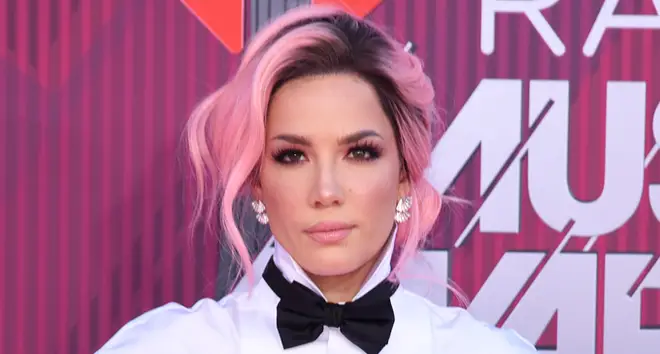 Halsey attends the 2019 iHeartRadio Music Awards