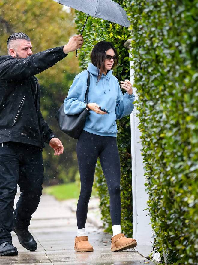 Kendall Jenner is being criticised for not holding her own umbrella